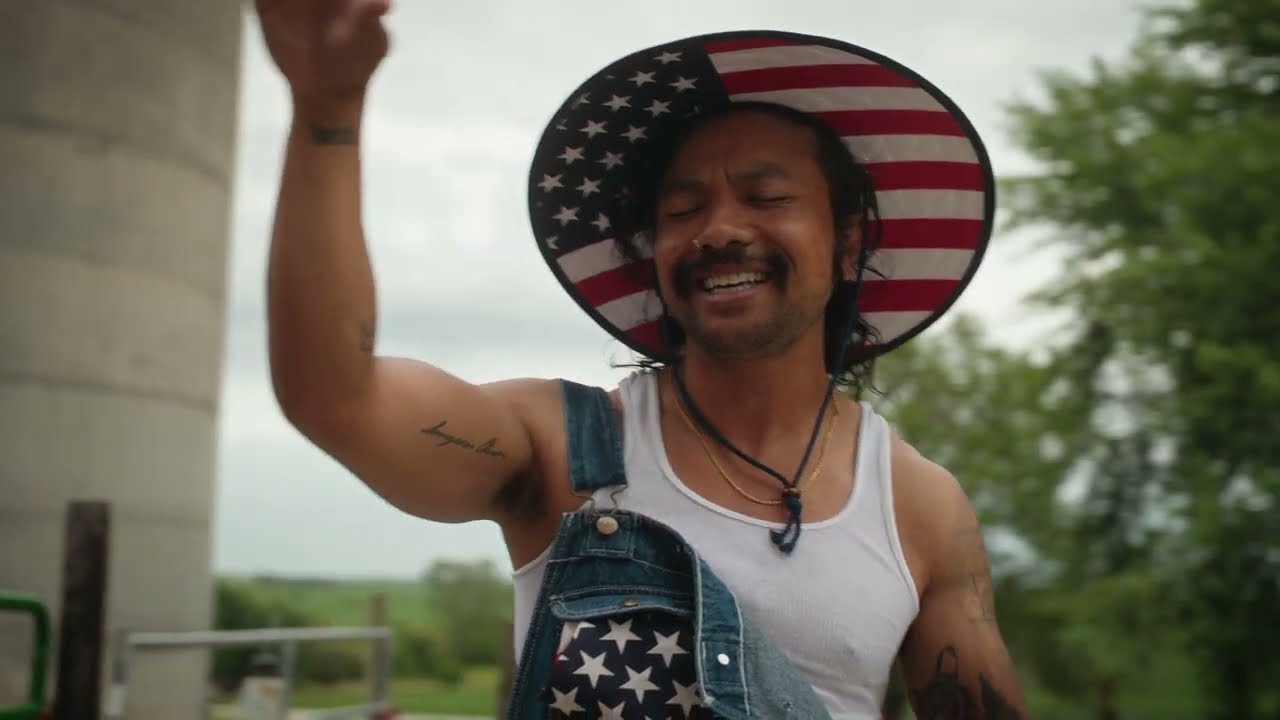 在 YouTube 上观看 Toney Chem - Average American Guy (Official Music Video) 在 YouTube 上观看 Toney Chem - Average American Guy (Official Music Video)