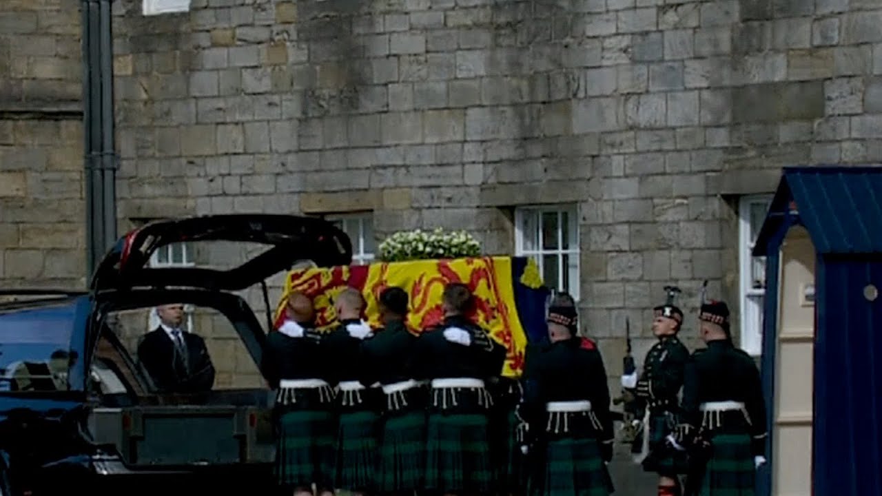 WATCH Queen Elizabeth II’s coffin en route to St Giles’ Cathedral