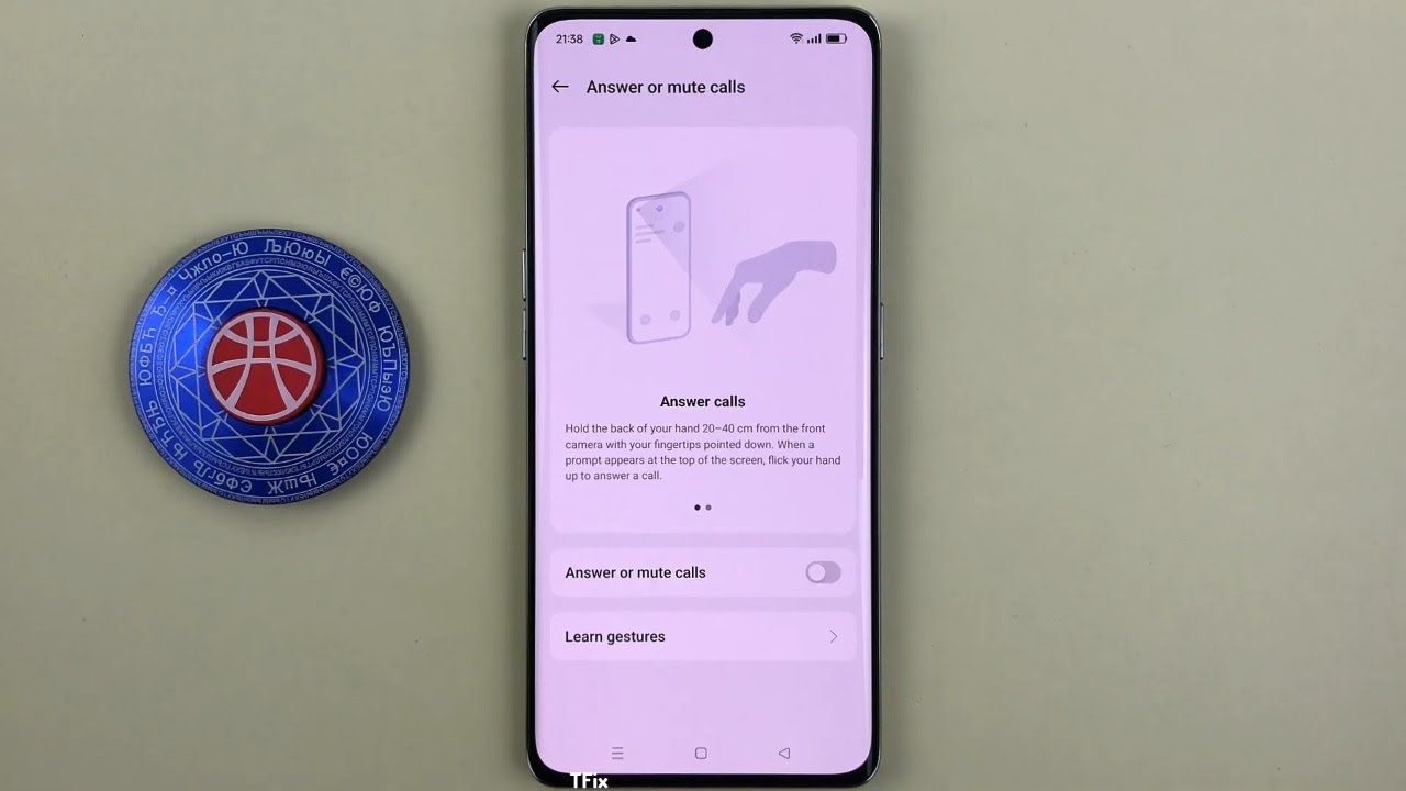 Отвечайте на входящие звонки или отключайте звук с помощью бесконтактных жестов на OPPO Reno8 T 5...