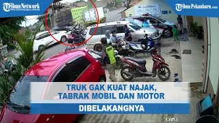 Detik-detik Truk Tak Kuat Nanjak Lalu Mundur Hantam Mobil dan Motor di Belakangnya