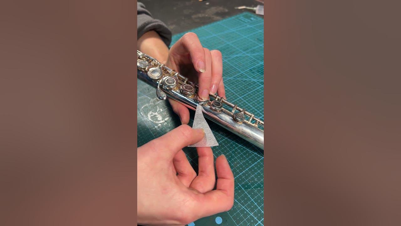 How to check Flute pads for a leak Dawkes Music flute 