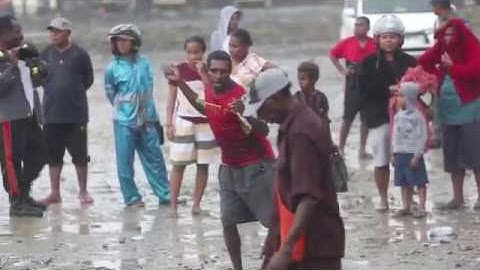 TARIAN SEKA MASSAL DI TIMIKA PAPUA