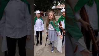 مسرحية الشهداء من أداء تلاميذ السنة الرابعة بمدرسة كالي بوجمعة أزفون ولاية تيزي وزو
