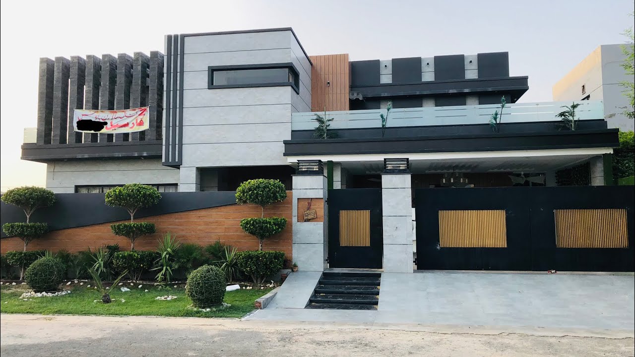 2 kanal Vip Royal Palace Best location in Engineer Town /nimra real