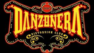 Video thumbnail of "DANZONERA D.C. ®"