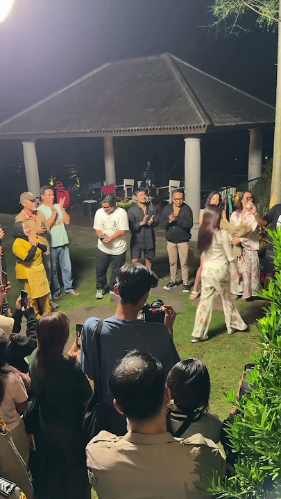 Moment kinara pamitan dengan kru di lokasi syuting !!!