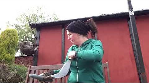 Sharpening and oiling Billhook blade