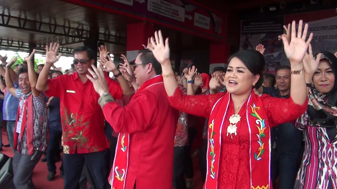 LIMA JARI, Cipt. Petrus Bien, vokal: Petrus Bien , Etry Ulbul.