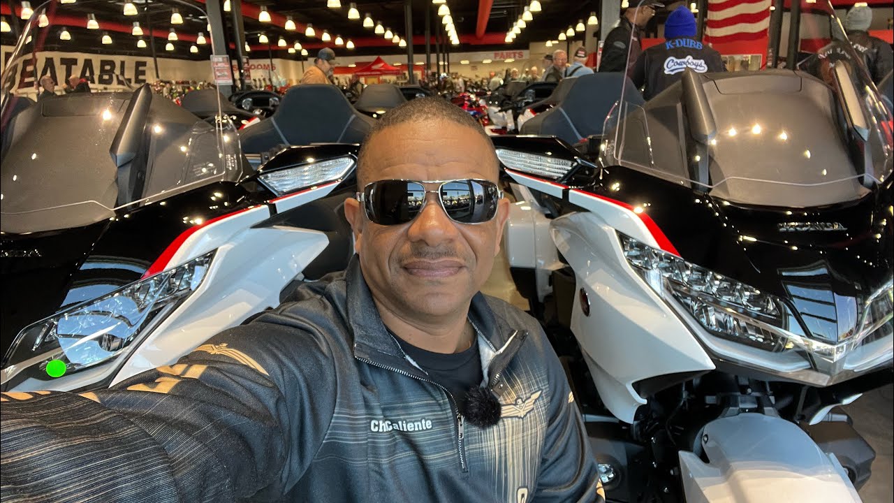 Раздача призов Honda Goldwing от Southern Honda Powersports.