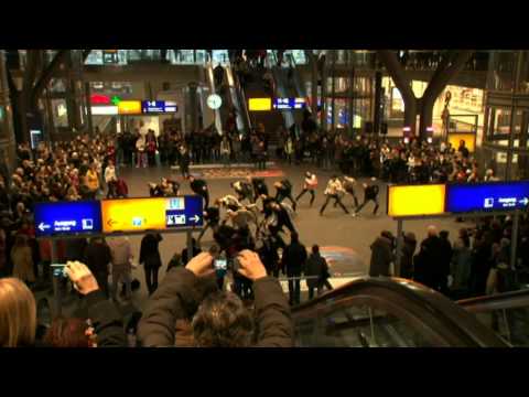 Flashmob Hauptbahnhof Berlin Staatsballett Berlin | Flashmob Mainstation Berlin Staatsballett Berlin