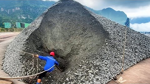 Barge unloading iron ore - smooth flow relaxing - Vlog of work on barge