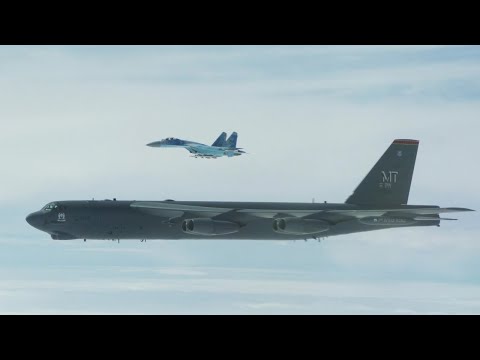 B-52H 스트래토포트리스 전략폭격기와 수호이-27 플랭커, 미그-29 펄크럼 전투기의 연합 폭격훈련?  미국, 우크라이나 공군의 연합 폭격임무군 훈련 영상