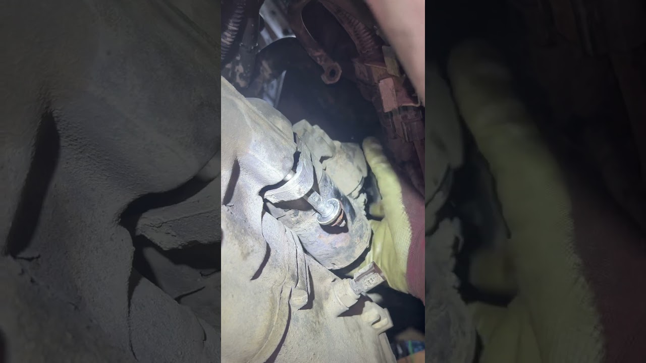 Знімаємо стартер шкода А5