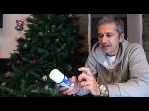 Albero Di Natale Con Pigne E Neve.Come Mettere Neve Artificiale Sull Albero Di Natale Tutorial Youtube