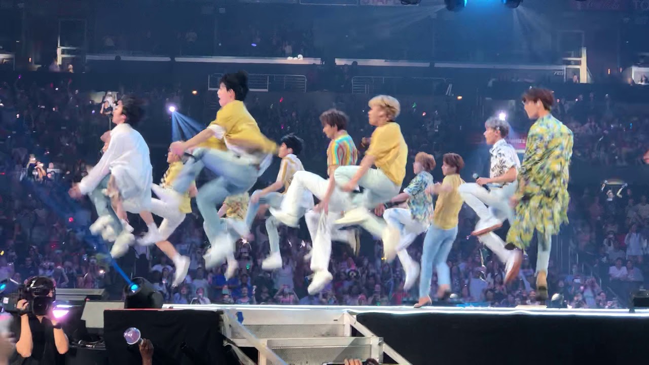 세븐틴 Seventeen - Mansae 만세 Kcon LA 180812 fancam