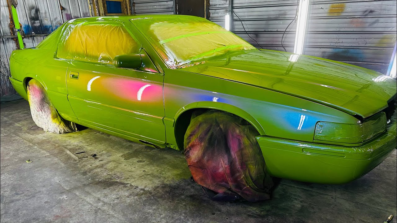 Невероятно яркая, отвратительная покраска.