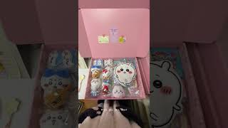 She likes Chiikawa and Hachiware. Let's pack 3 scoops and 1 gacha order. This is Ginger's order. 