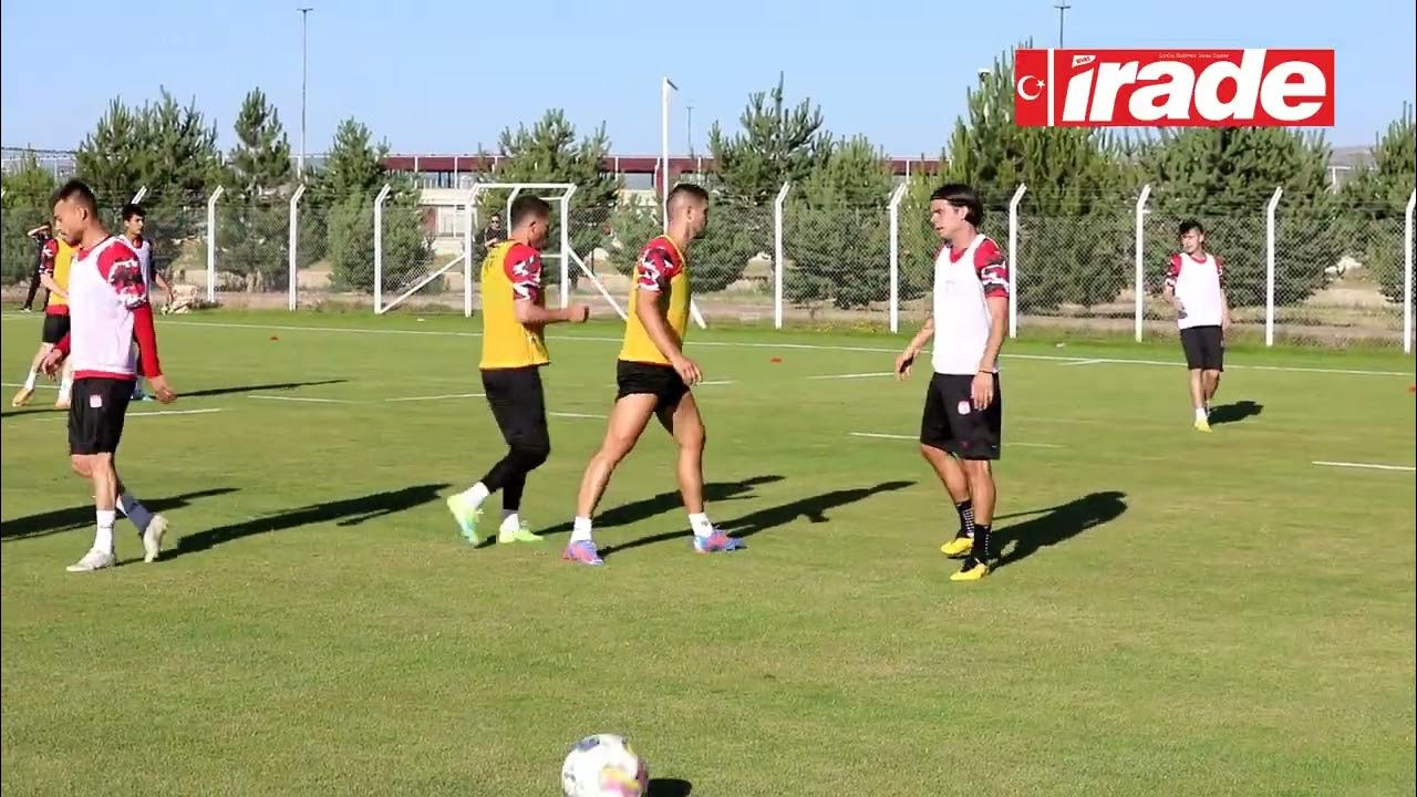 Sivasspor'un Yeni Transferi Emrah Başsan İlk İdmanına Çıktı
