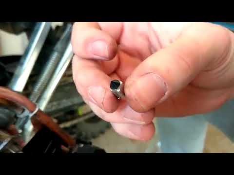 Porque mi moto tira gasolina por una manguera
