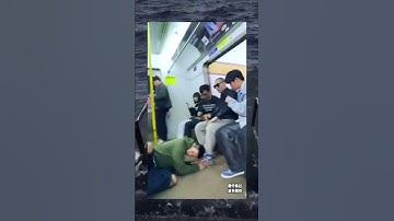 Vào những tình huống khó sử như thế này chỉ cần một nụ cười tự tin =))