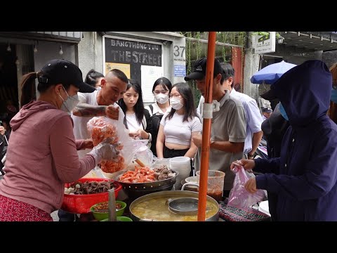 Video Choáng ngợp nồi hủ tiếu tôm thịt tràn bờ đê của chị... - youtube