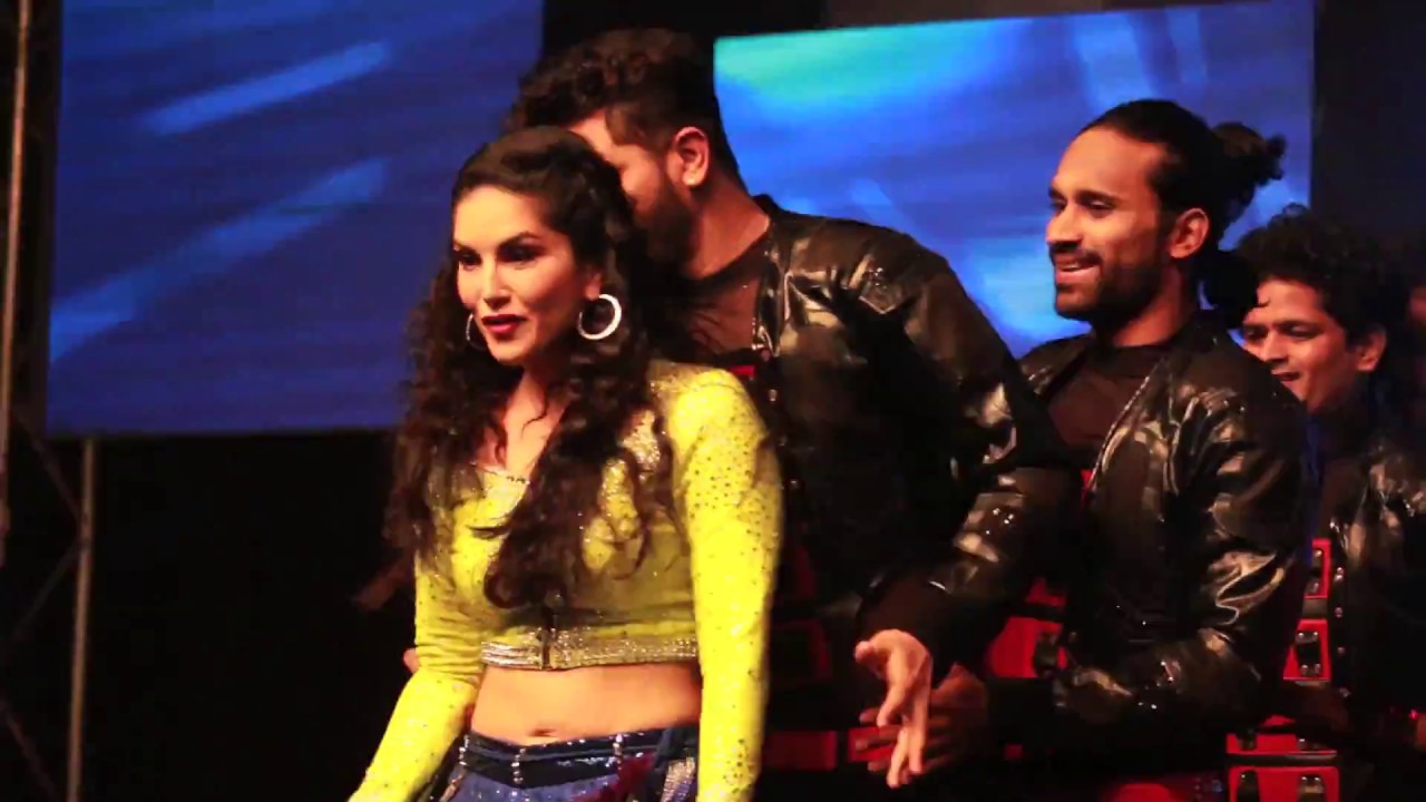 Sunny Leone's Hot Moves in Hyd!