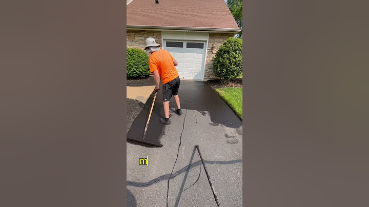 WHY CHARGE A MINIMUM?💰 #satisfying #asphalt #sealcoating #business