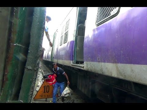 eric paschall Stupid guy running between two trains