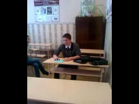 смешные новости. девушка прощается с парнем.