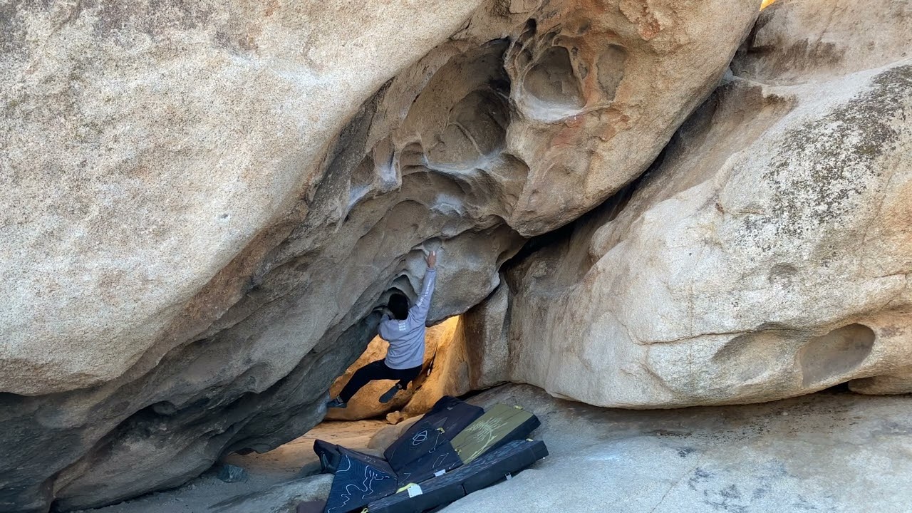 Sean Yoon - Caveman Finish V3 - Joshua Tree Bouldering