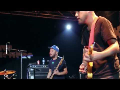 1. Toe - Run For Words // Tremolo + Delay