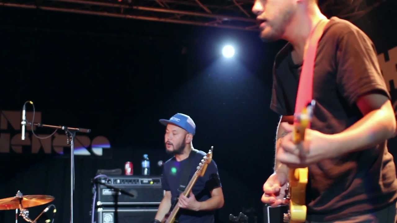 1. Toe - Run For Words // Tremolo + Delay