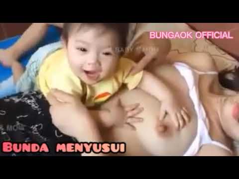 Ibu ibu Cantik Menyusui Bayi || Menyusui Bayi #shorts