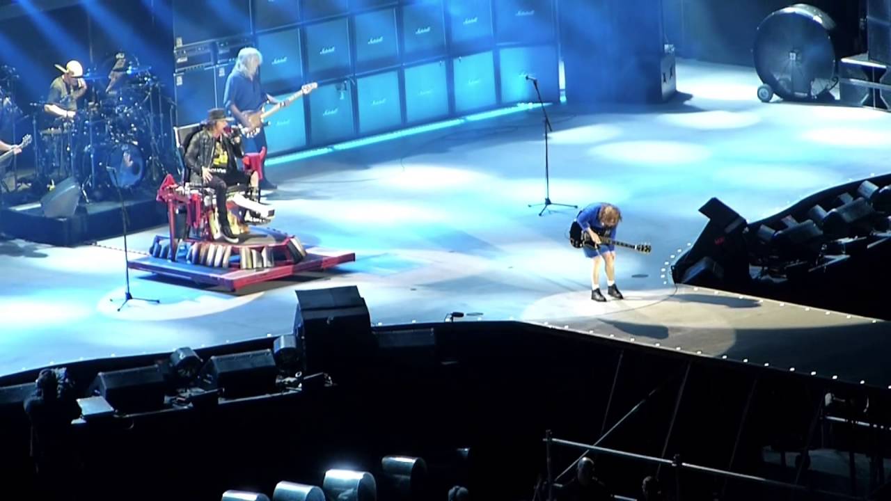 AC/DC Thunderstruck Live from Marseille 13 May 2016 - YouTube