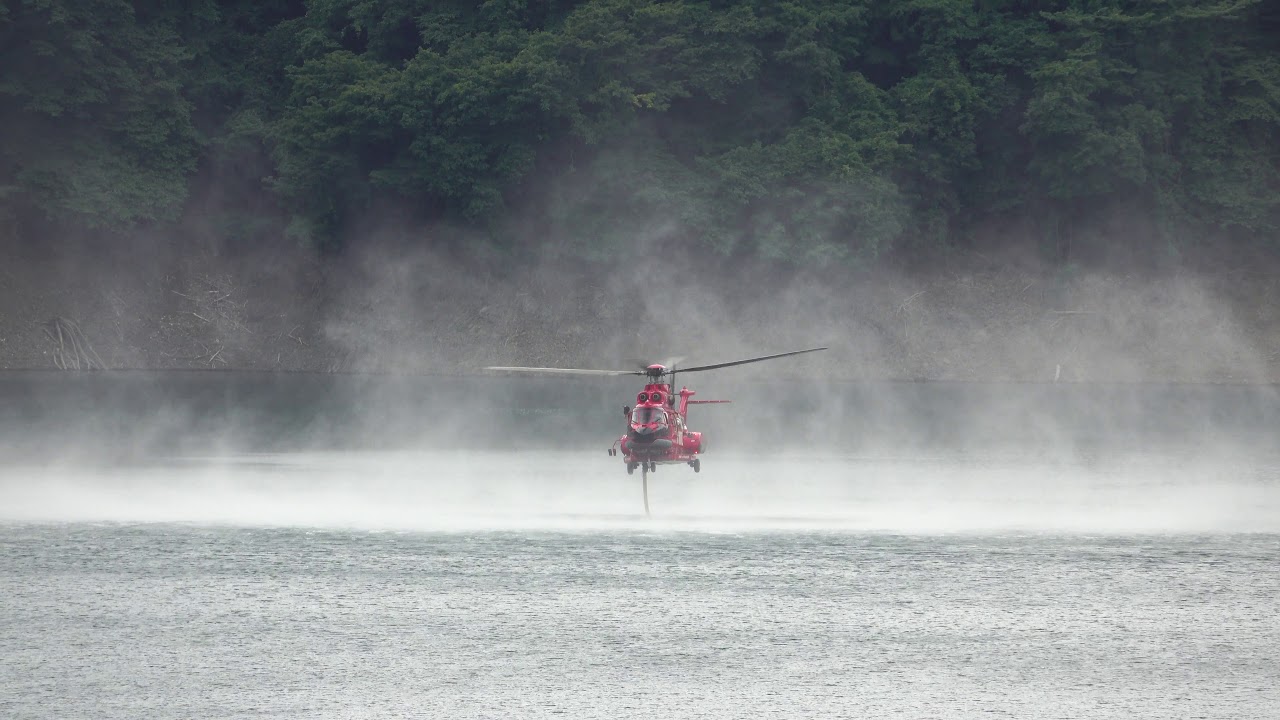 小河内ダムに消防 自衛隊ヘリが飛来 給水