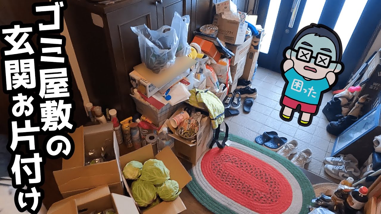 Массовая сортировка у входа на свалку, где нельзя открыть даже коробку из-под обуви!