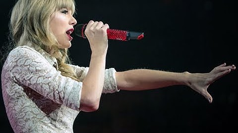 Taylor Swift - The RED Tour DVD Part.1