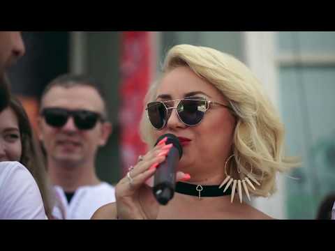 Brenciu, criză de râs la întâlnirea cu Natalia Ciobanu. Moldoveanca pare îndrăgostită de microfon