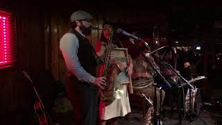 Holy Crow Jazz Band: Struttin' With Some Barbecue