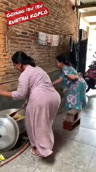 ibu jaman now Jago goyang juga jago masak #short #viral #runtah