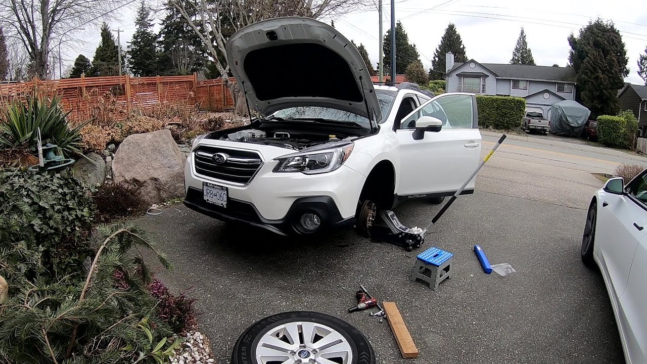 Bleeding the brakes on my Subaru Outback - YouTube