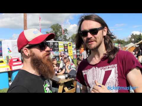 Festival goers recreate Metallica&#039;s Enter Sandman at Reading Festival 2015