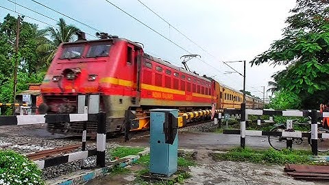 Furious Red Beast WAP-4 & Fastest WAP-5 led Speedy Testa Torsa + Intercity Exp Skip Between Railgate