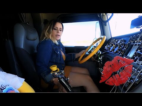 Video: La Pareja Drivin '& Vibin' Nos Muestra Cómo Renovaron Un Airstream