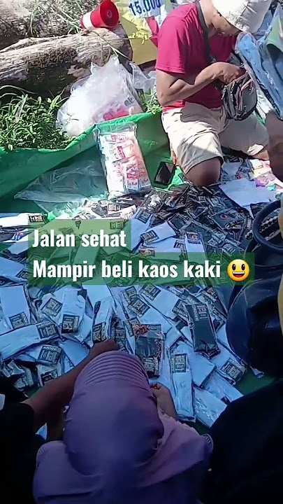 jalan sehat ada yg jual kaos kaki, beli ah.. #shorts #jalanjalan #jalansehat