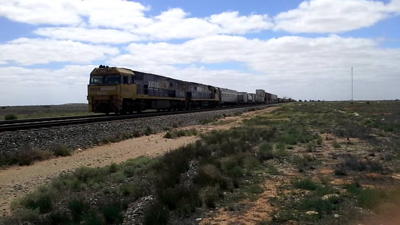 3MP5 being passed by 3SP7 at Loongana