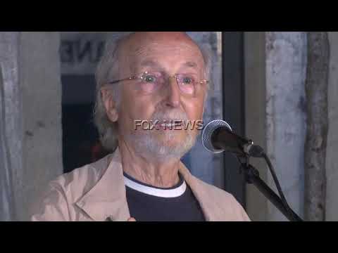 Mirush Kabashi zbulon porosine e Pirro Manit: Te vendosej nje buqete me lule te germadhat e Teatrit