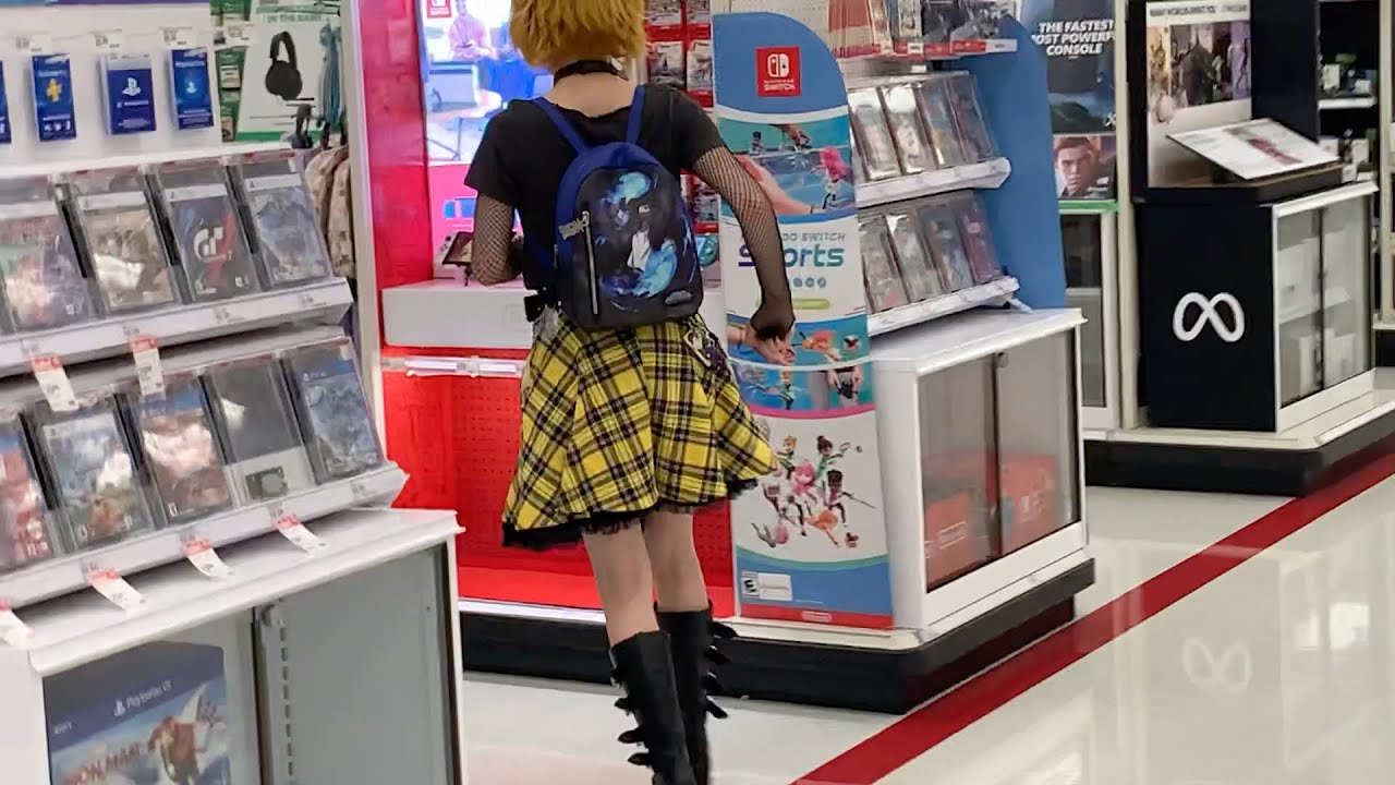 Bakusquad raids target 2/3 (cosplay outing)