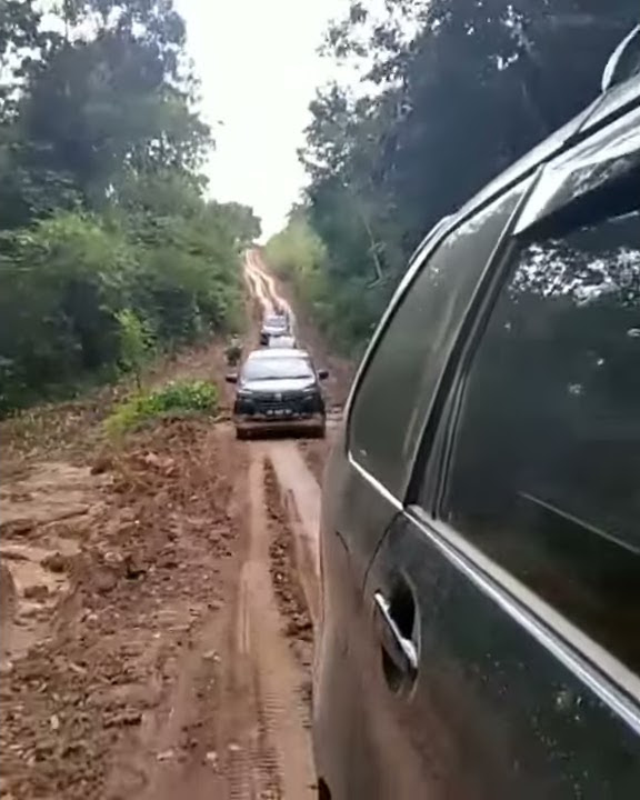 jalan menuju kecamatan Serawai kabupaten Sintang