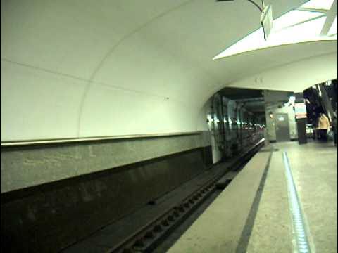 Русич на кольцевой линии. Еж на арбатско покровской линии. Метропоезд 81-740/741 русич. Метро русич акварель развертка. Строгино электрички.